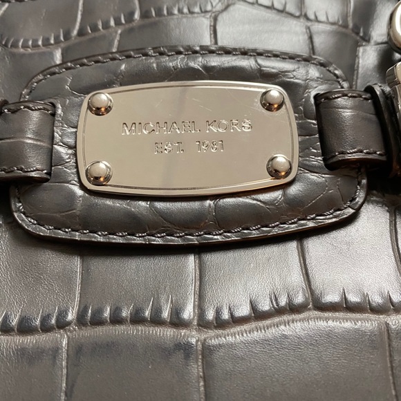 Michael Kors East West Hamilton Crocodile Leather Tote with strap - Picture 4 of 11